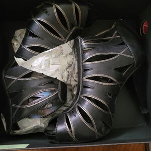 Kenneth Cole Reaction Black Heeled Boots